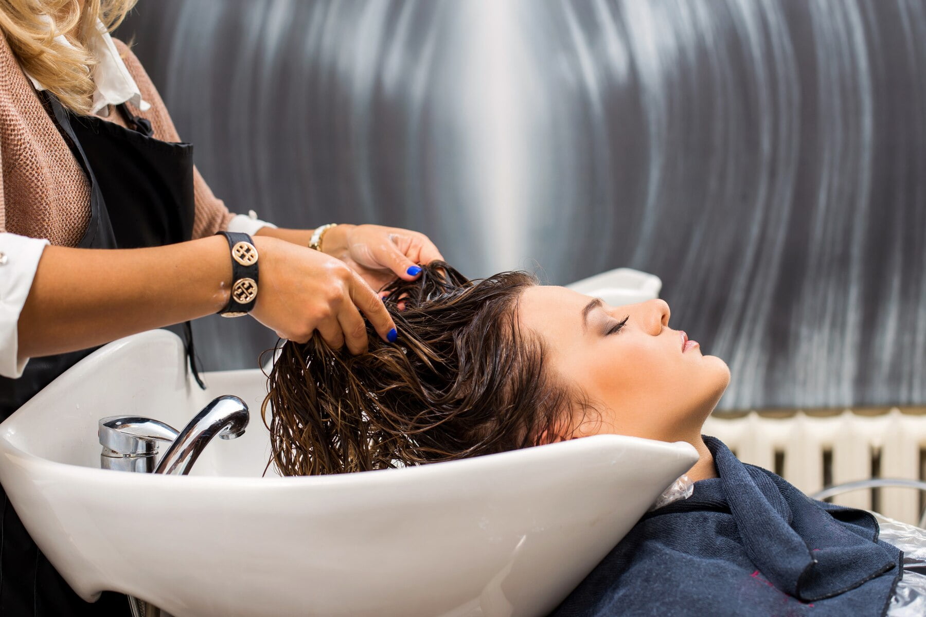 What Does a Perm Do to Your Hair?